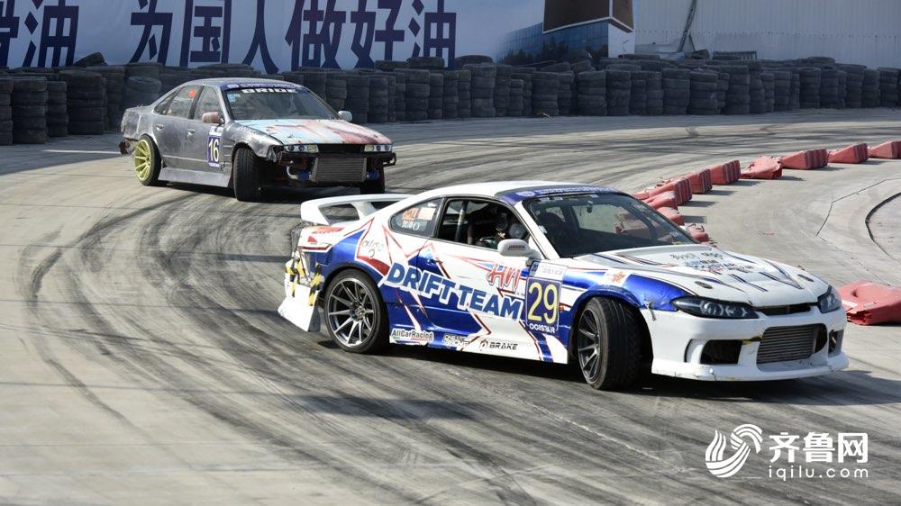 赛车决赛震撼开打,巅峰对决引爆全场 赛车决赛震撼开打,巅峰对决引爆全场