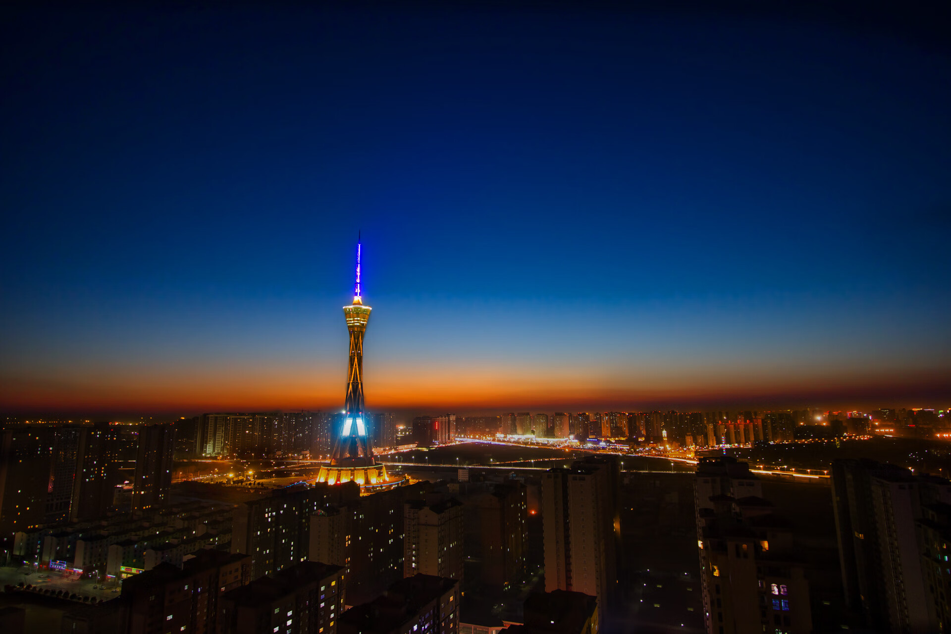 当非洲雄狮遇上德甲铁骑，维尼修斯客串中锋引爆全场