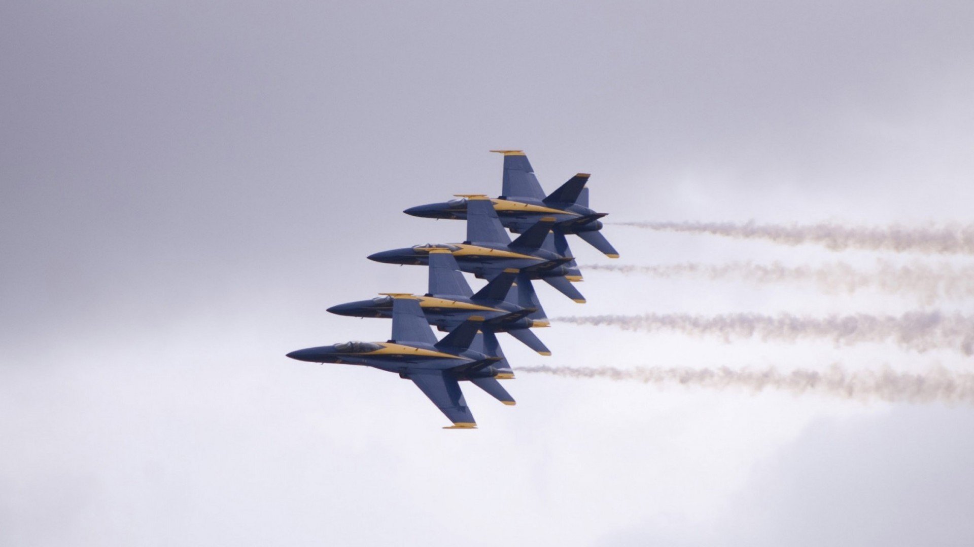 冰冷活塞遇热火,战术压制显神威;福克斯节奏之舞,引领全队奏凯歌