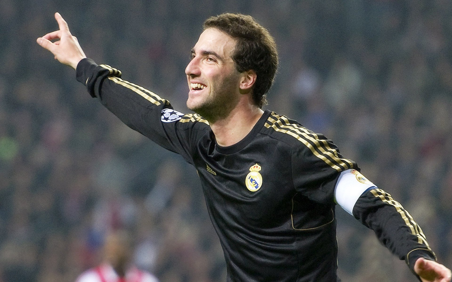 双面破防夜，当杰伦·格林撕裂篮网，英超的钢铁防线也在崩塌