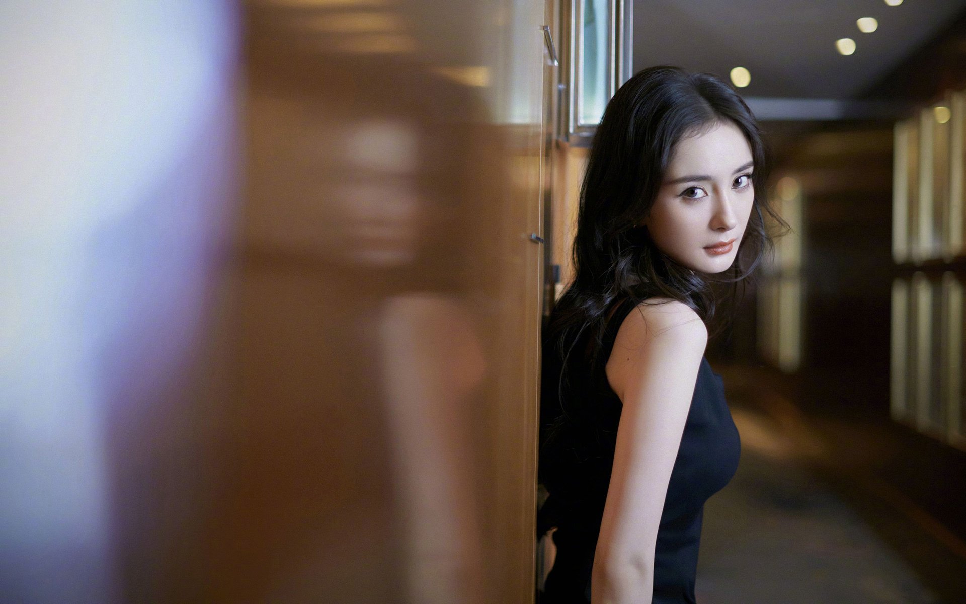 巨星的专注与平民的意志,足球映照的两种荣耀